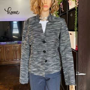 Black and white blazer 🖤🤍